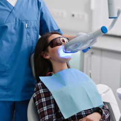 Bělení zubů na klinice